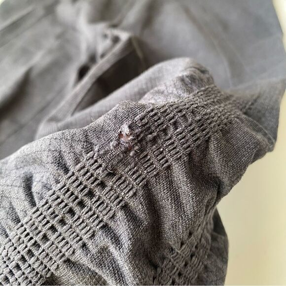 Lululemon In The Flow Crop size 4 gray leggings runch - Picture 8 of 8